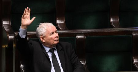 "FAZ": Koronawirus ułatwia Viktorowi Orbanowi i Jarosławowi Kaczyńskiemu drogę do autorytaryzmu