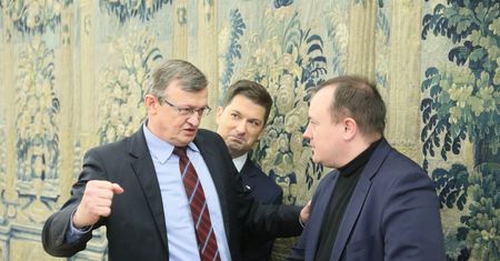 Nerwowo na komisji finansów, frankowicze wychodzą. "Dogadujcie się z banksterami"