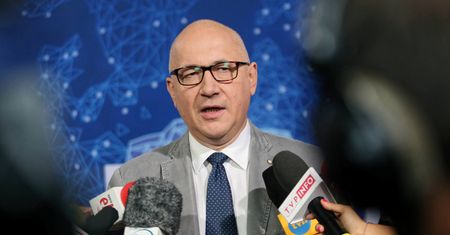 Joachim Brudziński: Donald Tusk może prosić jedynie Jarosława Kaczyńskiego, by mu pozwolił wymienić kuwetę dla kota