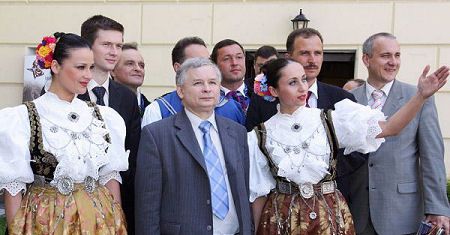 Hasło PiS-u „Bliżej ludzi” jest OK