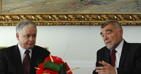 Prezydent wrócił, ogłosi żałobę i poleci na miejsce katastrofy