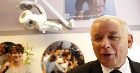 W "zakładzie damsko-męskim"