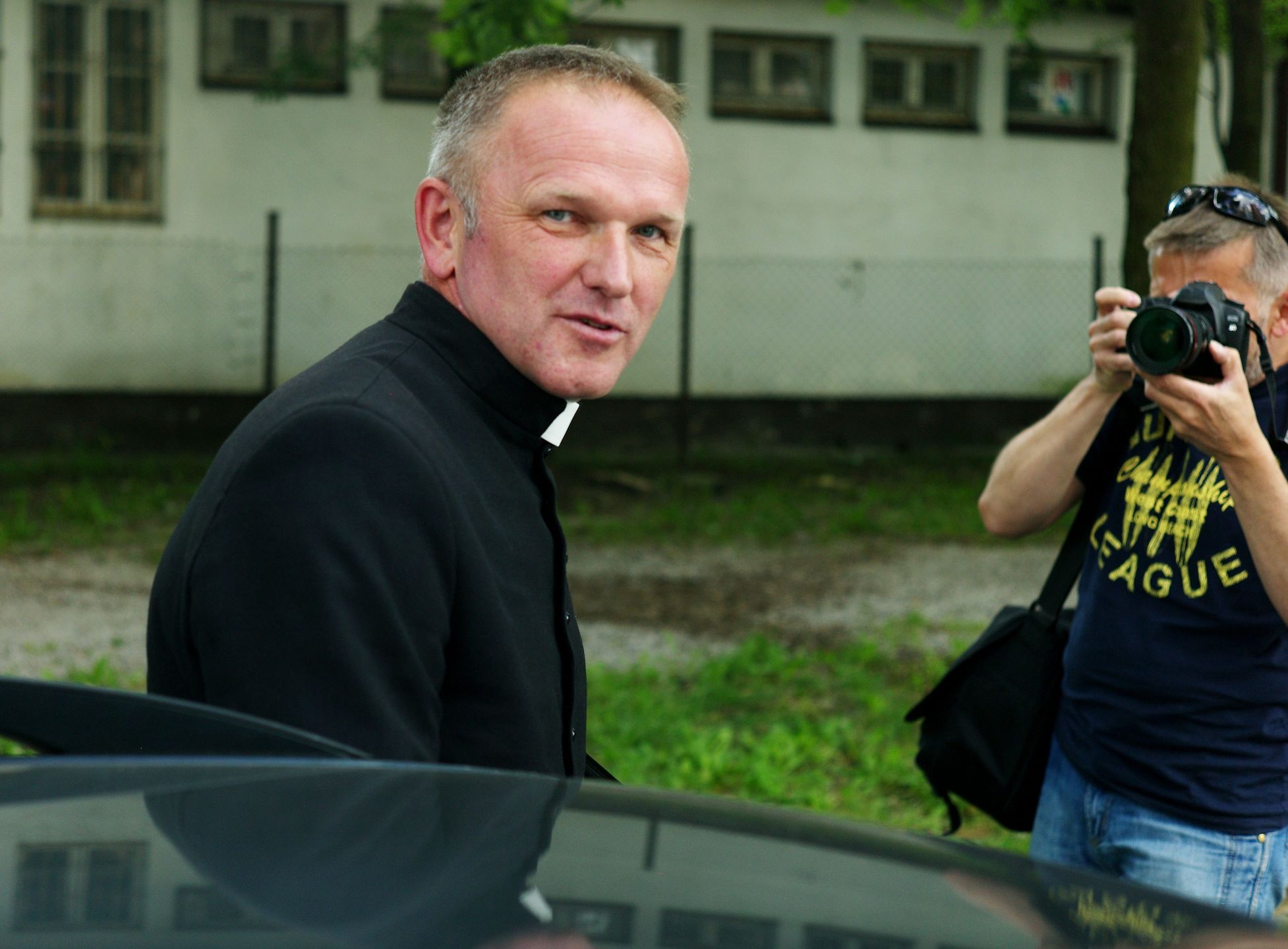 Ks. Wojciech Lemański zareagował na krytykę świeckiego pogrzebu Kory