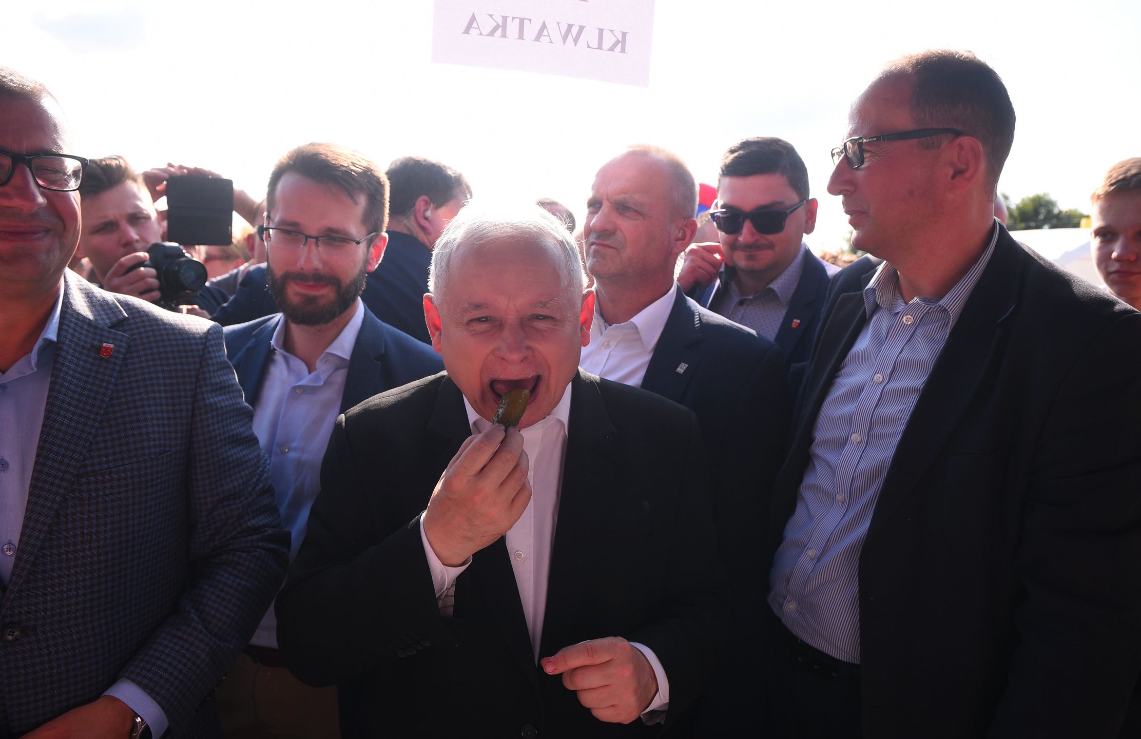 Jarosław Kaczyński na pikniku. Degustował regionalne przysmaki