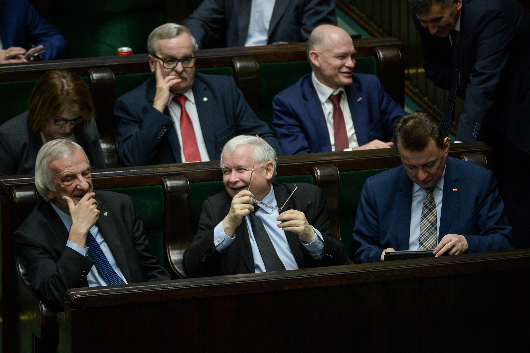 PiS niezmiennie wiedzie prym w sondażach
