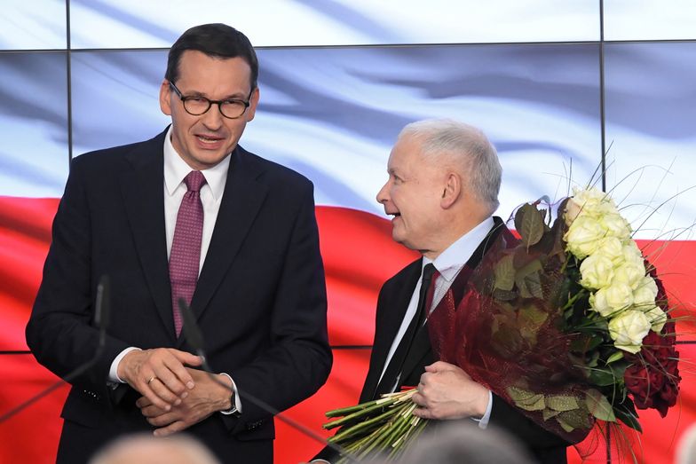 PiS zdecydowanie wygrał wybory parlamentarne.