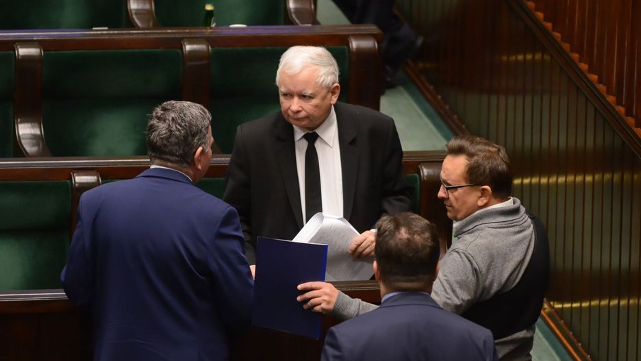 Prezes Jarosław Kaczyński na sali obrad w Sejmie