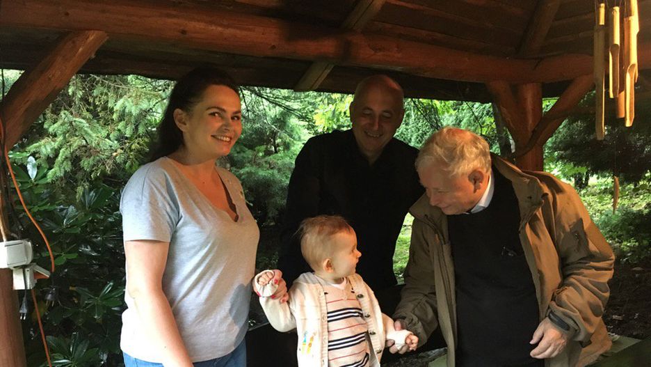 Prezes PiS Jarosław Kaczyński spędza tegoroczne wakacje i nad morzem, i w górach
