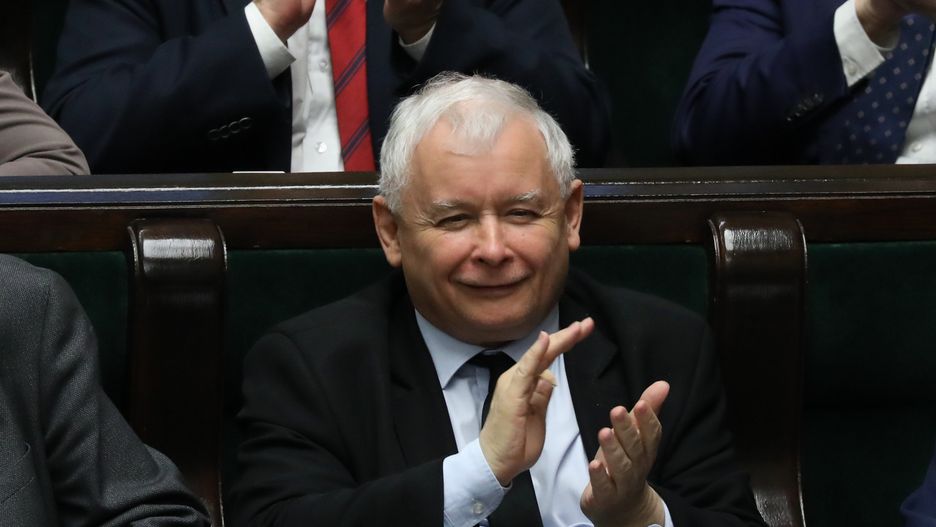 Z sondażu wynika, że PiS mogłoby liczyć na 243 miejsca w Sejmie