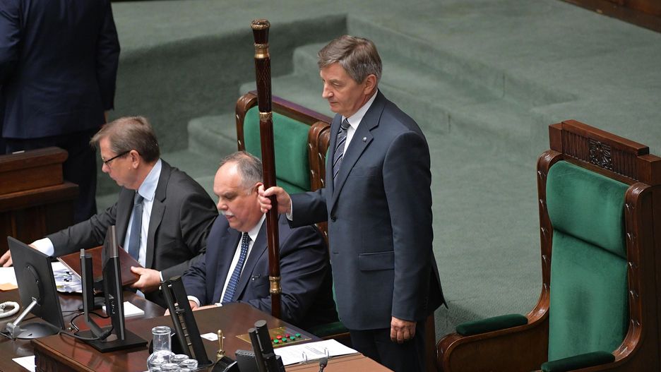 Posłowie obradowali nad wnioskiem o odwołanie marszałka Kuchcińskiego