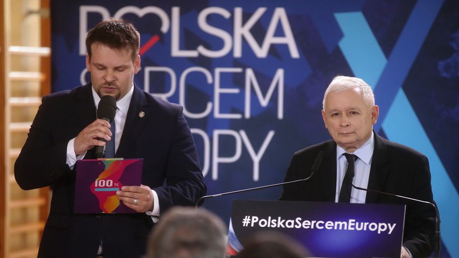 Jarosław Kaczyński twierdzi, że ma "dowód na manipulacje PO". Nie chce jednak o nim mówić przed kamerami.