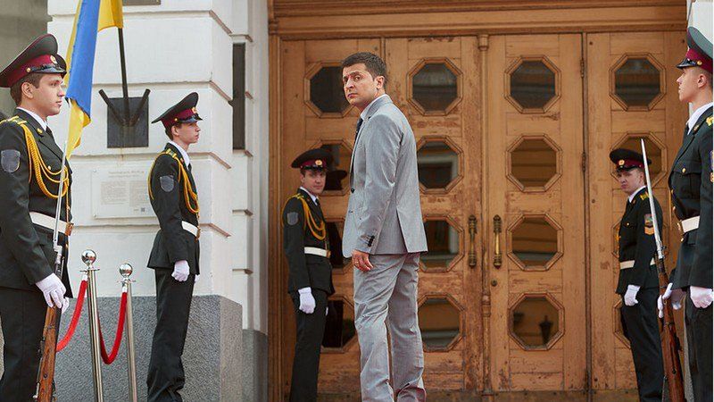 Ukraina: komik telewizyjny Wołodymyr Zełenski na szczycie najnowszego sondażu prezydenckiego