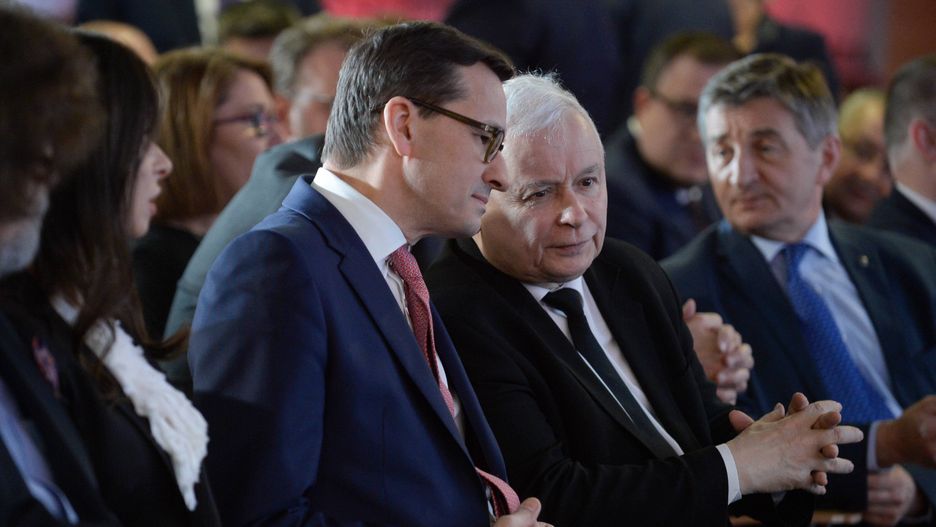 PiS rządzi samodzielnie, SLD przed Kukiz'15
