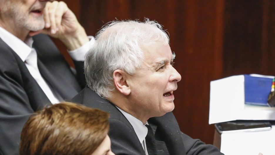 "Dyktatura, w której rządzi jeden człowiek za nic mający prawo, może zrobić wszystko", pisze Krzysztof Łoziński.