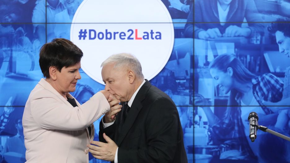 Jarosław Kaczyński i Beata Szydło podczas wspólnej konferencji prasowej nt. dwóch lat rządów PiS