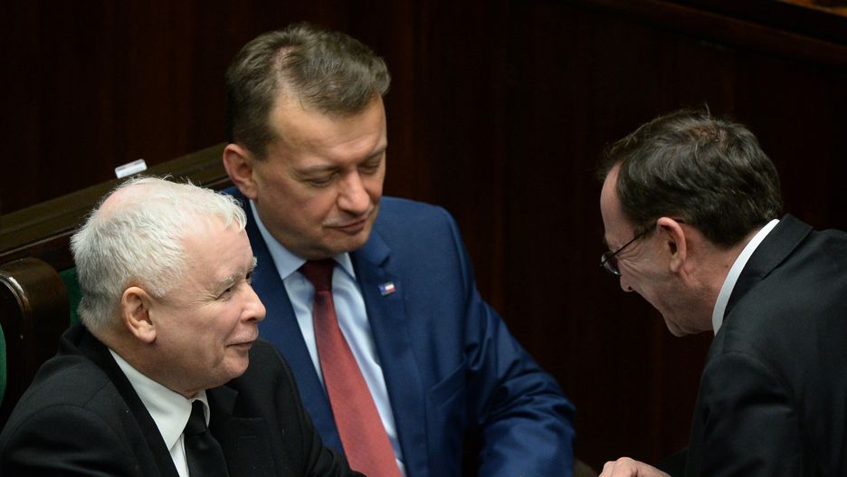 PiS wygrywa w najnowszym sondażu poparcia CBOS
