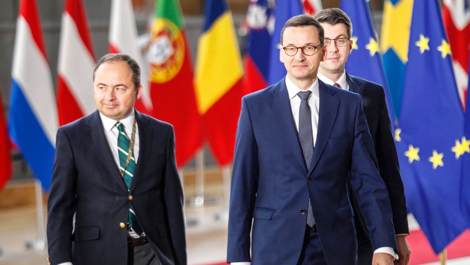 Konrad Szymański z premierem Morawieckim w Brukseli