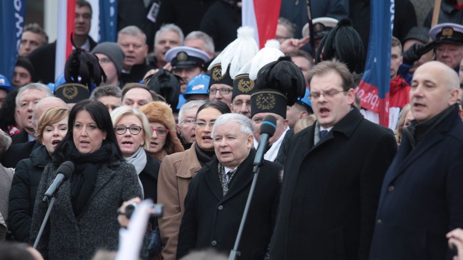 Jarosław Kaczyński i politycy PiS podczas Marszu Niepodległości i Solidarności w 2015 roku.