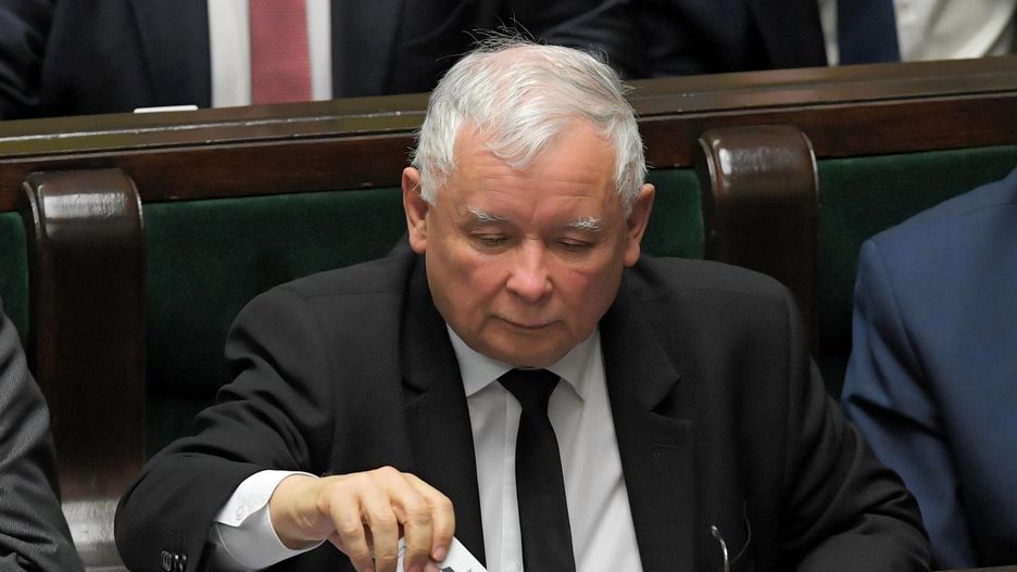 Jarosław Kaczyński i jego partia prowadzą w sondażach