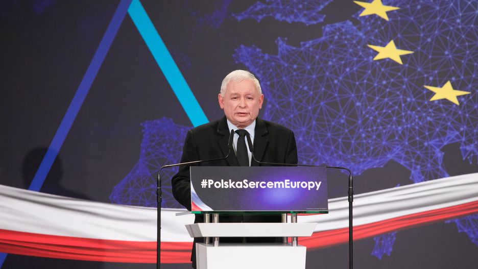 Dziennikarz "Spiegla" zwraca uwagę na plakaty wyborcze PiS
