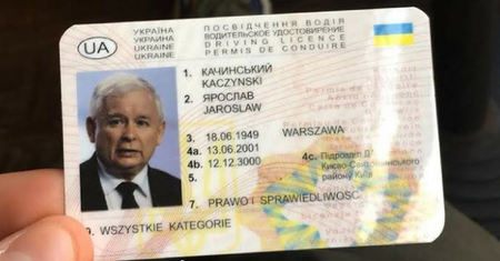 Prawo jazdy Jarosława Kaczyńskiego do kupienia. "Chodzi po 3 zł na Ukrainie"