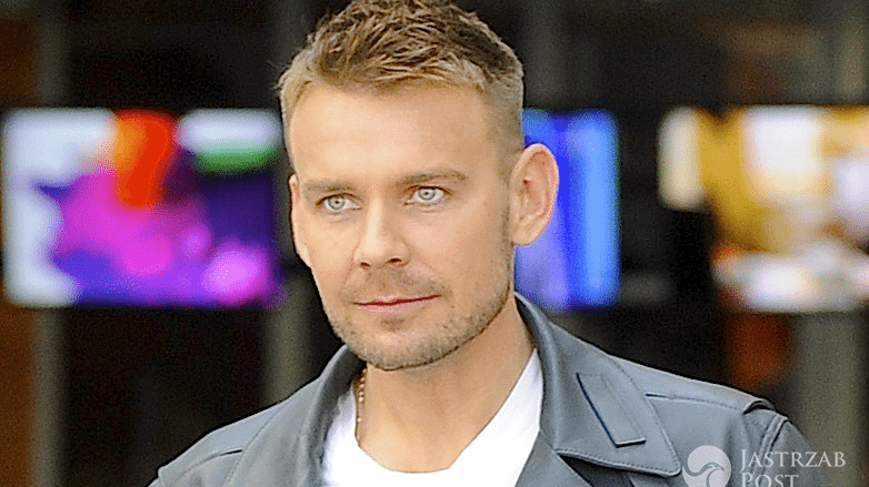 Dawid Woliński ogolił pół głowy