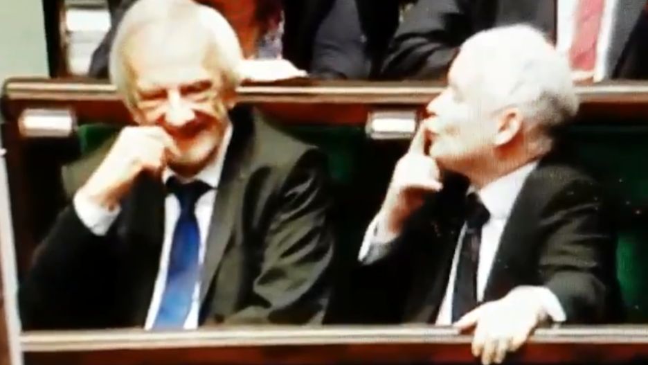 Jarosław Kaczyński dobrze się bawił w czasie expose Mateusza Morawieckiego