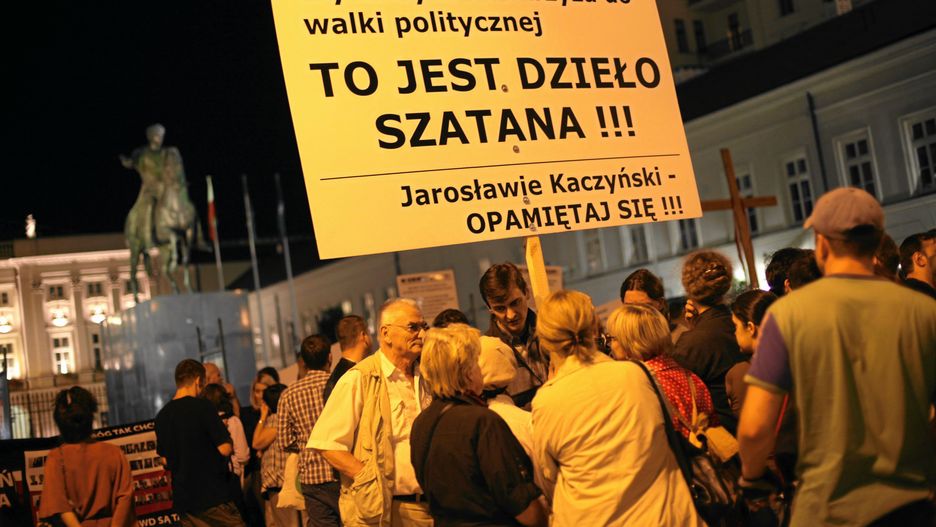 "Racjonalność skończyła, kiedy wybuchł spór o to, gdzie ma się znaleźć krzyż, który stanął 15 kwietnia na Krakowskim Przedmieściu"