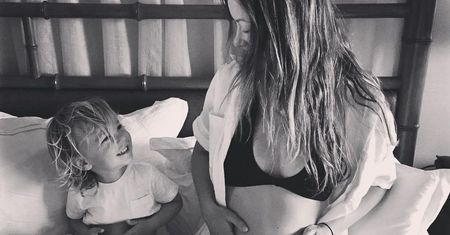 Piękne przyszłe mamy w bikini