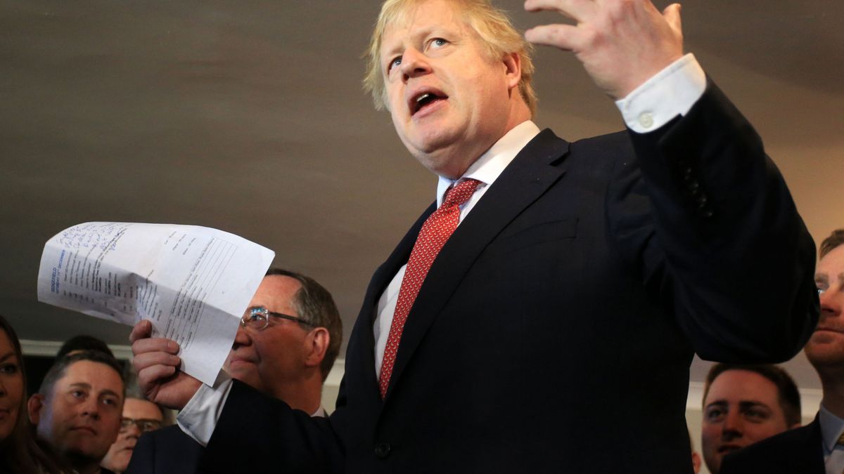 Wszystkie oczy zwrócone są na premiera Borisa Johnsona.