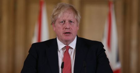 Koronawirus. Wielka Brytania. Premier Boris Johnson: zawdzięczam życie personelowi szpitala