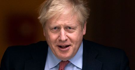 Koronawirus. Boris Johnson ma się coraz lepiej. Wciąż jest na OIOM-ie