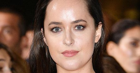 Dakota Johnson zaliczyła wpadkę podczas Mediolańskiego Tygodnia Mody