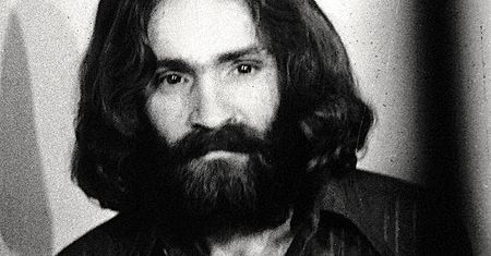 Charles Manson nie żyje. Zmarł największy zbrodniarz naszych czasów, który bestialsko zamordował żonę Romana Polańskiego