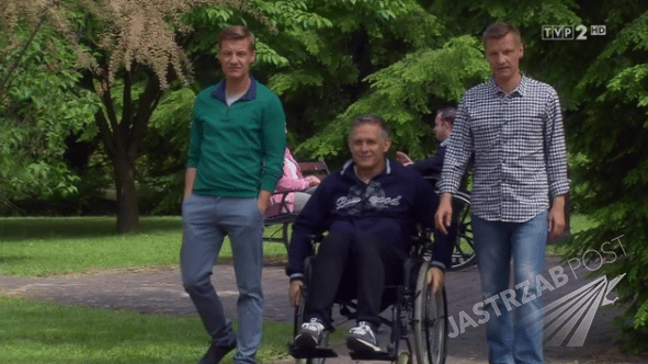 M jak miłość, odc 1168. Artur (Robert Moskwa), Piotrek (Marcin Mroczek), Paweł (Rafał Mroczek) fot: MTL Maxfilm