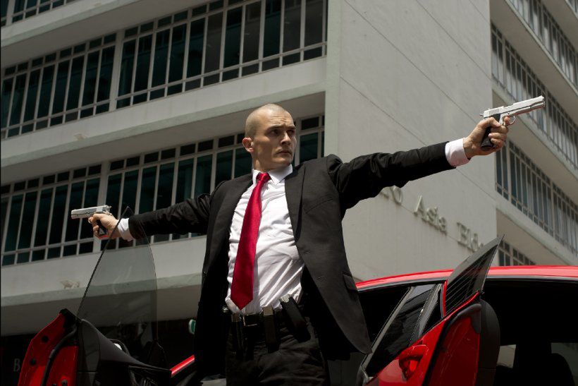 Filmowy Agent 47 wciąż nie robi wrażenia, ale bardzo stara się być jak Neo