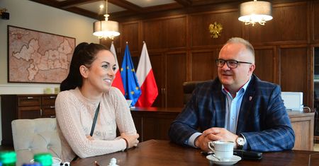 Pilanka zdobyła Mount Everst jako 18. Polka w historii. Po sukcesie odwiedziła rodzinne miasto