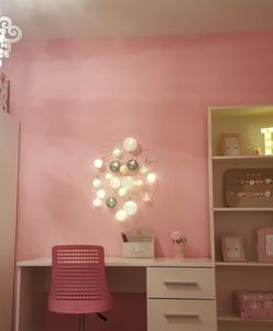 "Marzyłam o własnym pokoju. Wtedy spłonął nasz dom". Życzenie 12-latki spełnili… policjanci