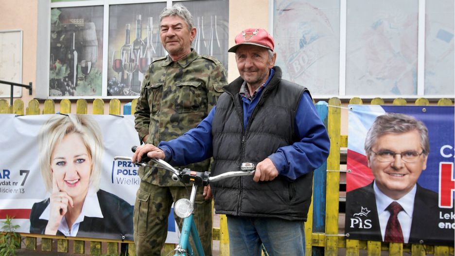 Wyniki wyborów do Europarlamentu. Na polskiej wsi (na fot. mieszkańcy Swobnicy) zdecydowanie wygrał PiS.