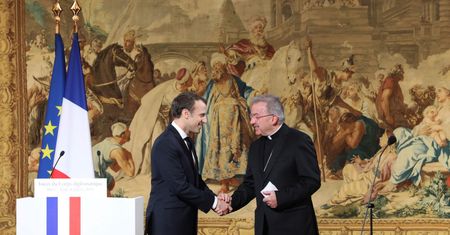 Francja. Nuncjusz miał dotykać młodego urzędnika. Ruszyło śledztwo