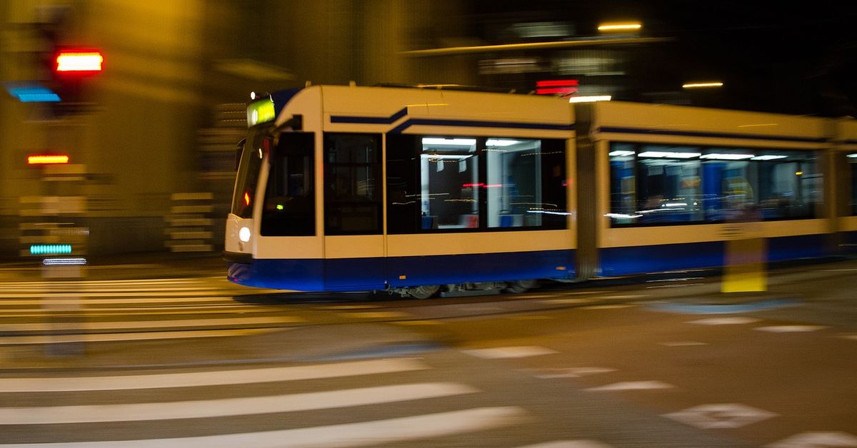Warszawa: awantura w tramwaju. 35-latek uderzył pasażera. Użyto gazu pieprzowego