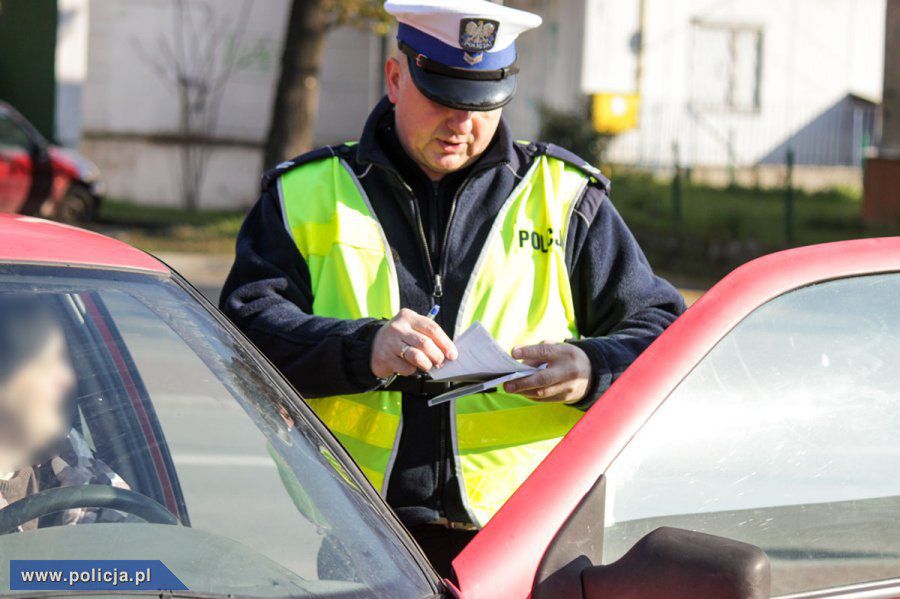 Kiedy policjant może zatrzymać nasze prawo jazdy?