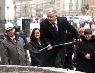 Prezydent zasadził dąb królewski na Placu Zamkowym