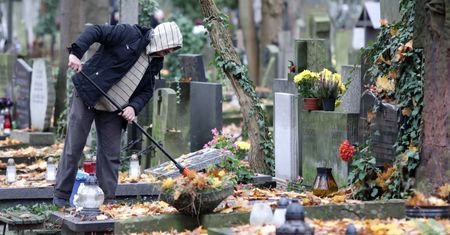 Boisz się, że wandale zniszczą nagrobek bliskiej osoby? Jest na to sposób