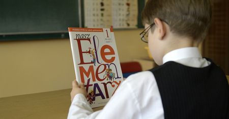 Zarobki nauczycieli. Pensje na starcie gorsze niż minimum. Więcej dostanie woźny