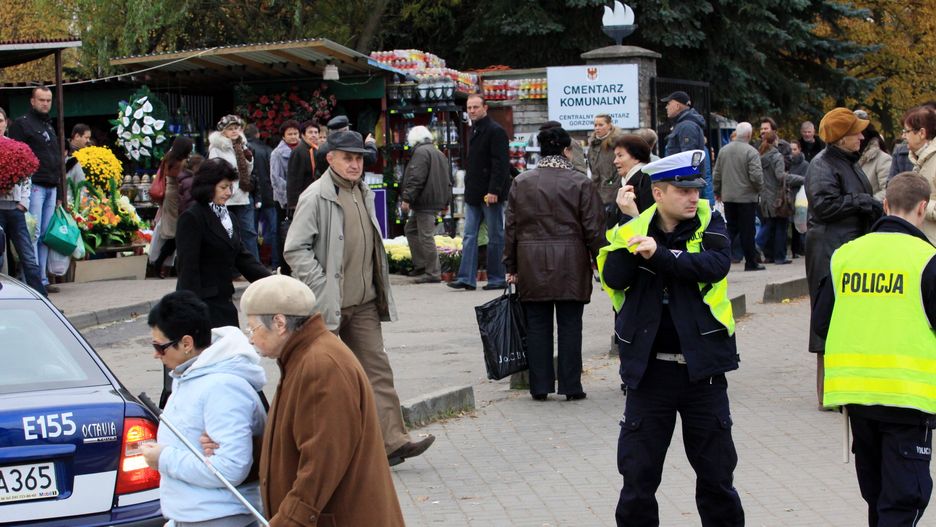 1 listopada można wybrać się na cmentarz bez rękawiczek