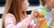 Na przerwie ksiądz zajrzał jej do kanapki. Po chwili zaczął wrzeszczeć