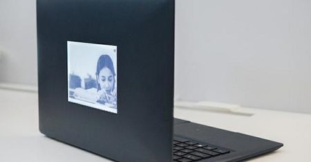Intel pokazuje prototyp notebooka. Czy to rozwiązanie ma sens?