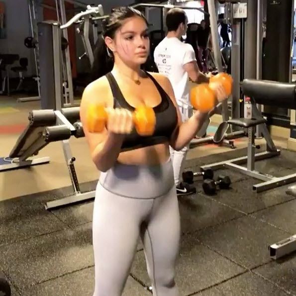 Ariel Winter wypina krągłości na siłowni. Tak się dba o sylwetkę