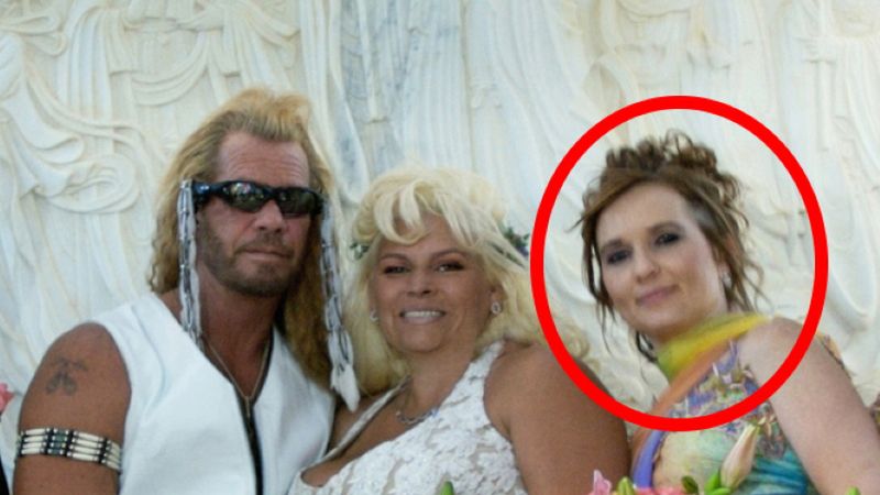 Moon Angell była dziewczyną syna Duane'a i druhną na jego ślubie